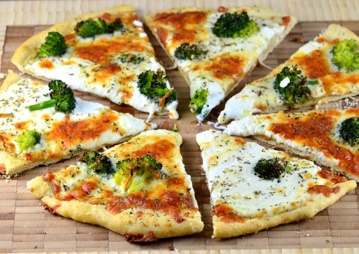 Four Cheese White Broccoli Pizza (Easy) Recipe
